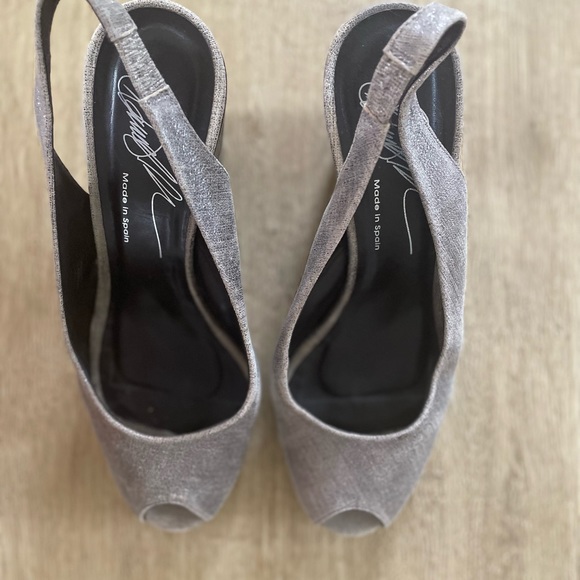 Stuart Weitzman, like new, 7W, silver - Picture 4 of 4